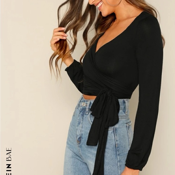 Wrap knot long sleeve crop top - Picture 3 of 3